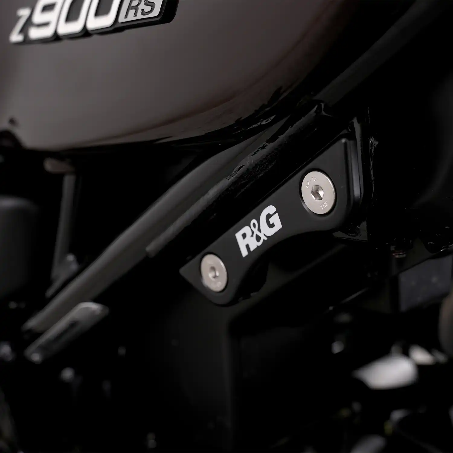 R&G(アールアンドジー) リアフットレストプレート シルバー Z900 Lつ Rear Foot Rest Blanking Plates for Kawasaki Z900 '17- & Z900RS '18-