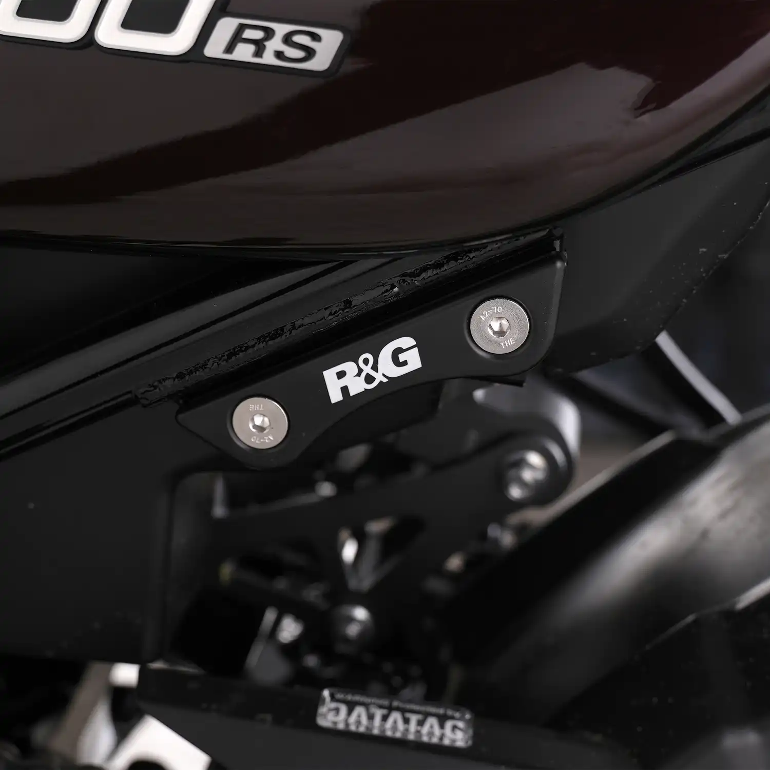 R&G(アールアンドジー) リアフットレストプレート シルバー Z900 Lつ Rear Foot Rest Blanking Plates for Kawasaki Z900 '17- & Z900RS '18-