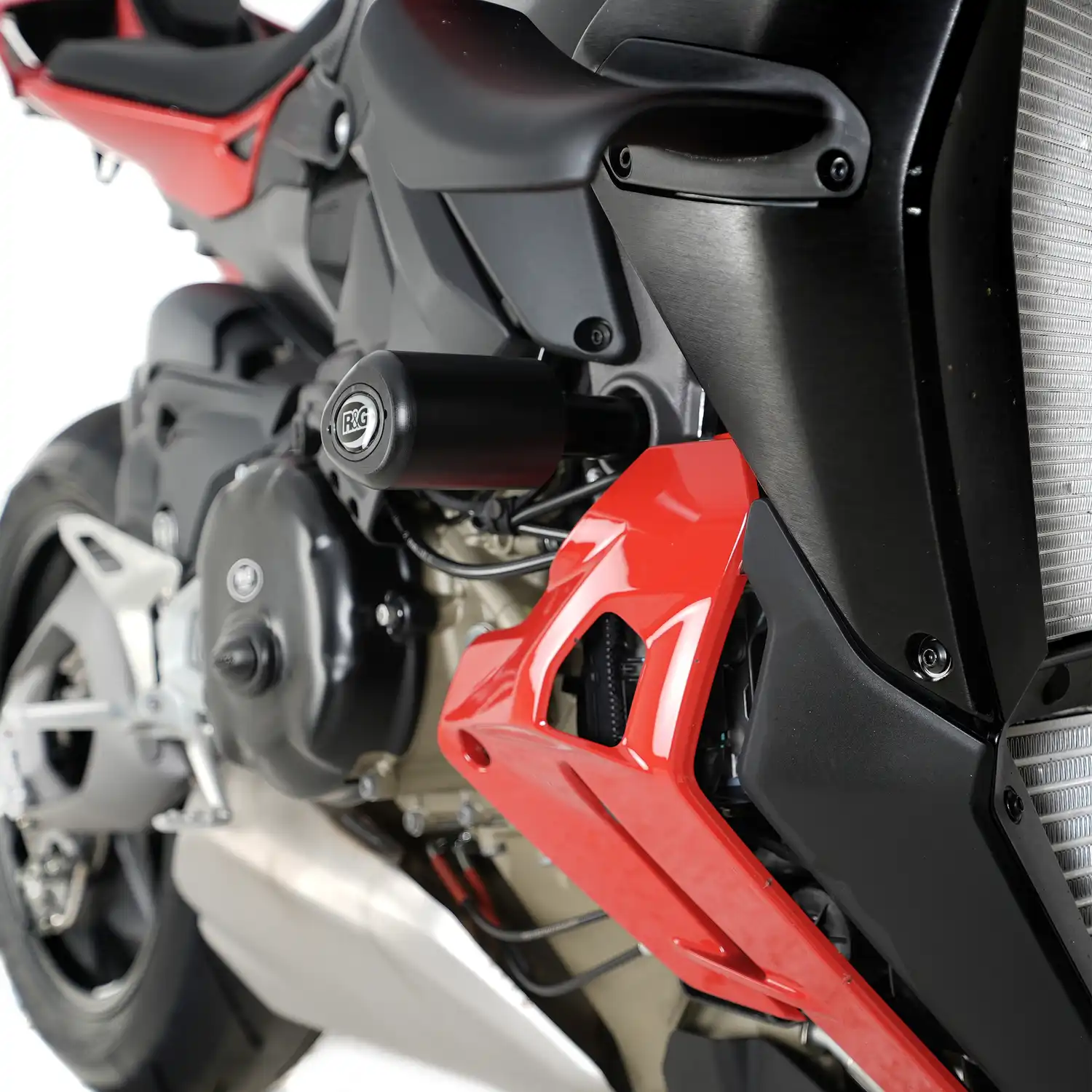thumbnail image 2 of R&G Aero Style Crash Protectors Black For Ducati Diavel (2011-2018) 2 of 4