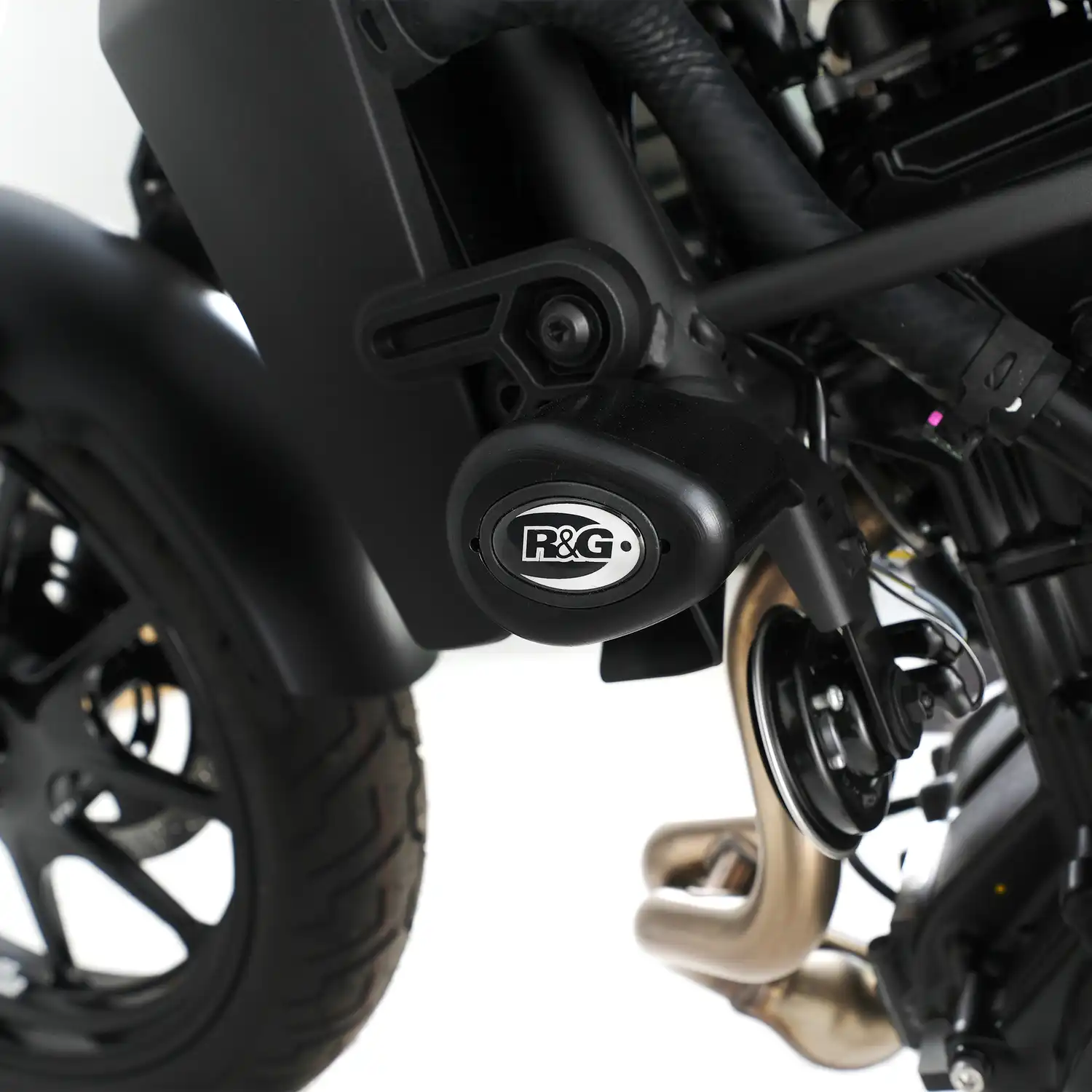 thumbnail image 2 of R&G Aero Style Crash Protectors Black For Kawasaki Z900RS 2018-2024 – CP0440BL 2 of 6