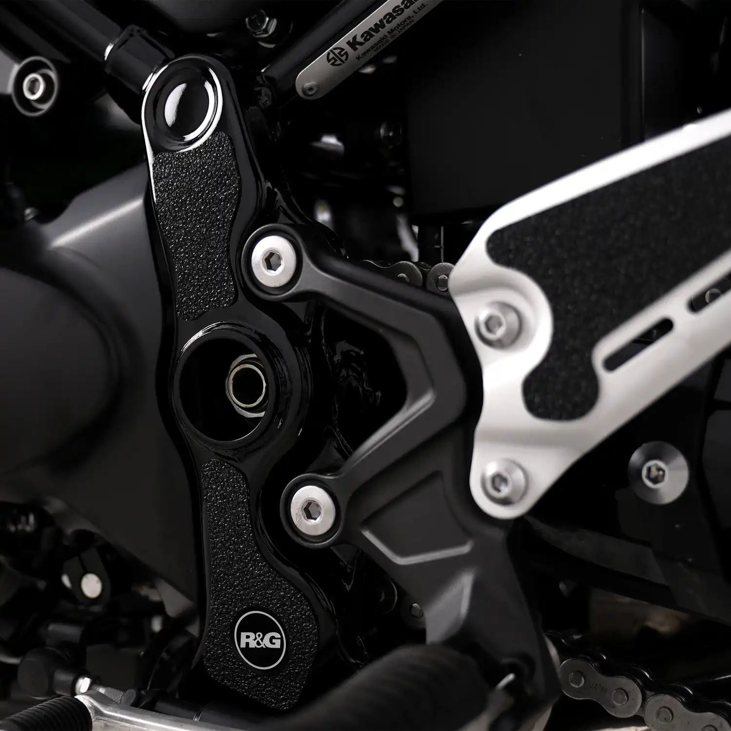 R&G Boot Guard Kit for Kawasaki Z900RS '21-