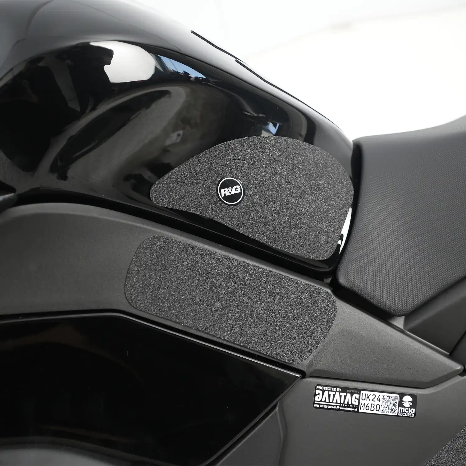 R&G Tank Traction Grip for Kawasaki Z1000SX '11-'19 / Ninja 1000SX