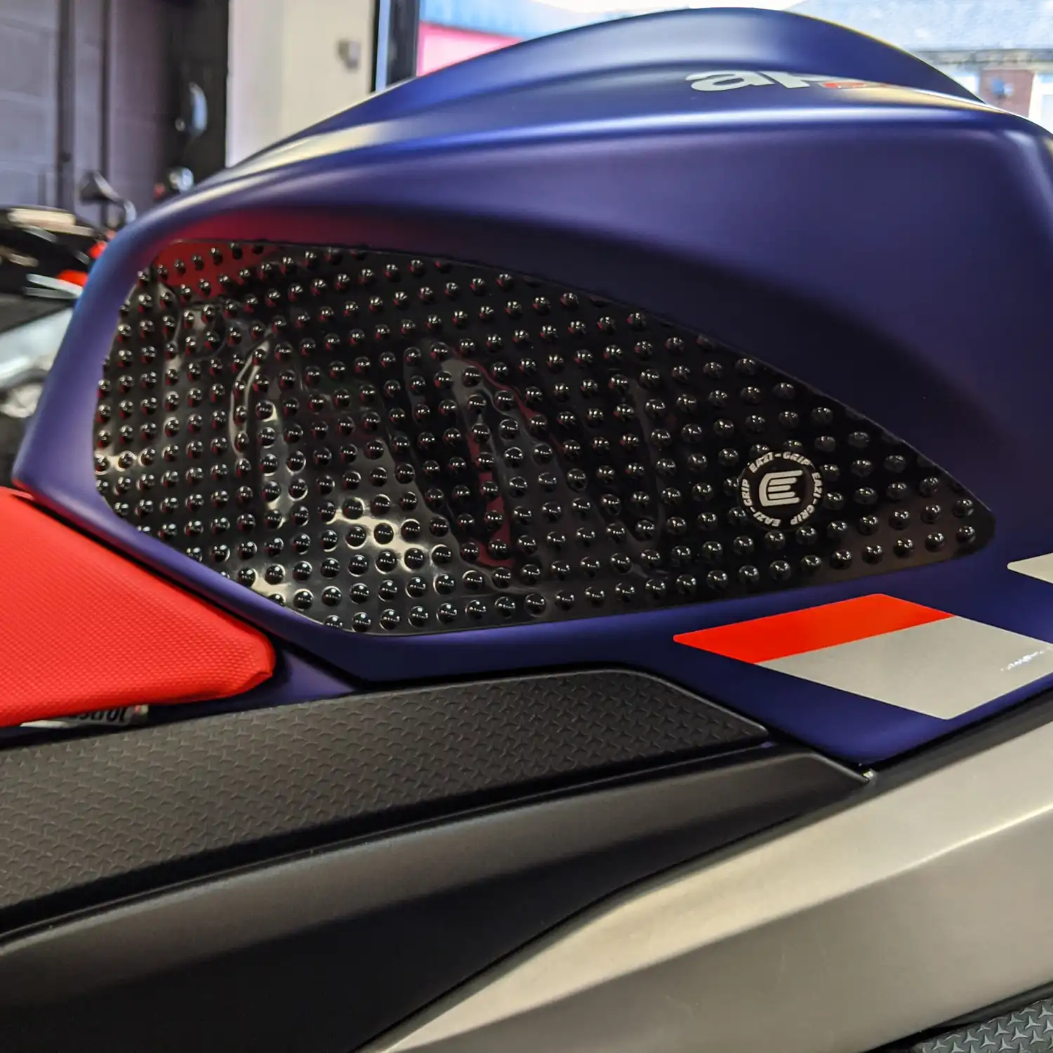 Eazi-Grip イージーグリップ ニーグリップサポート TANK GRIP