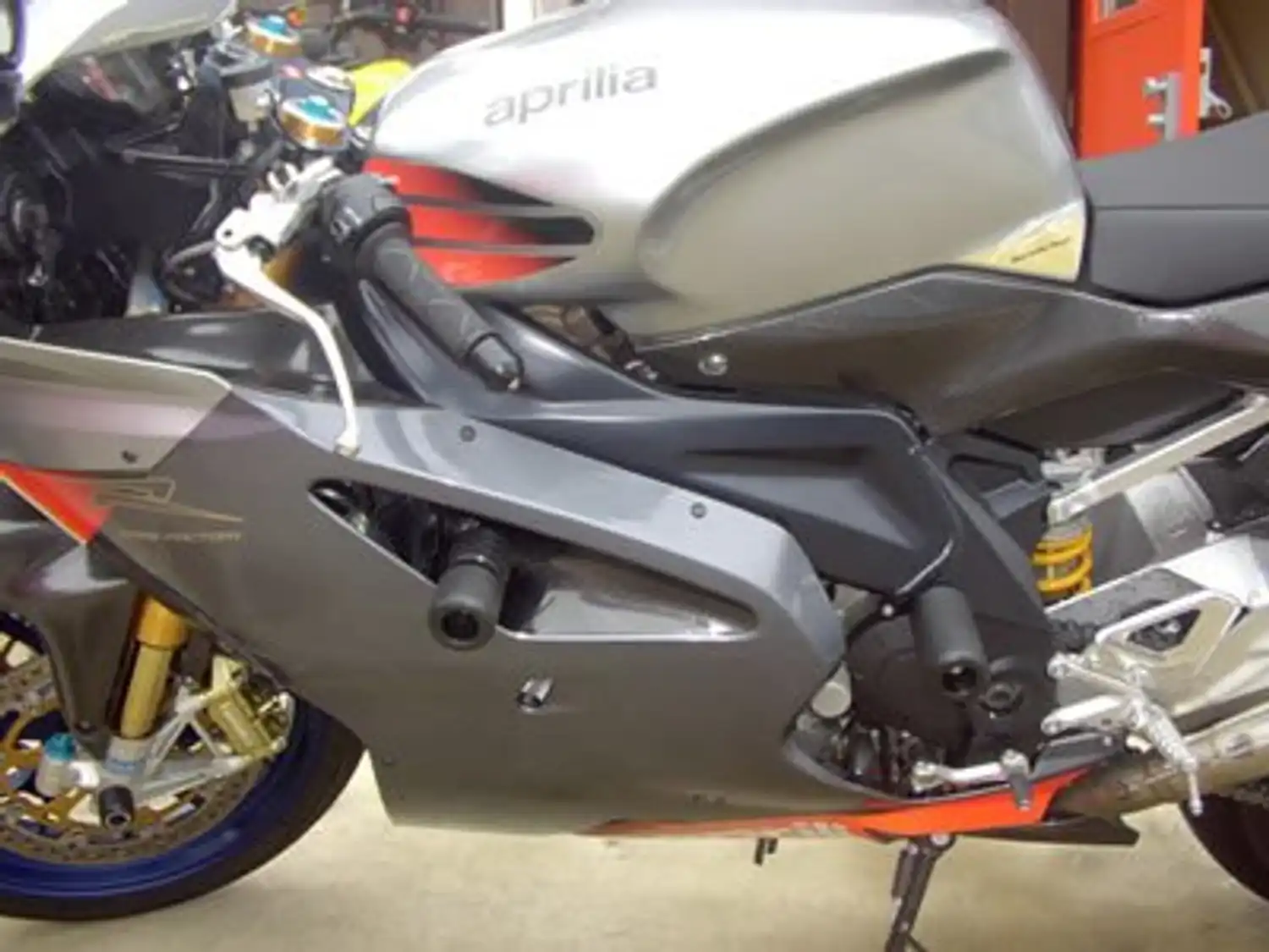 Crash Protectors - Classic Style for Aprilia RSVR/Factory