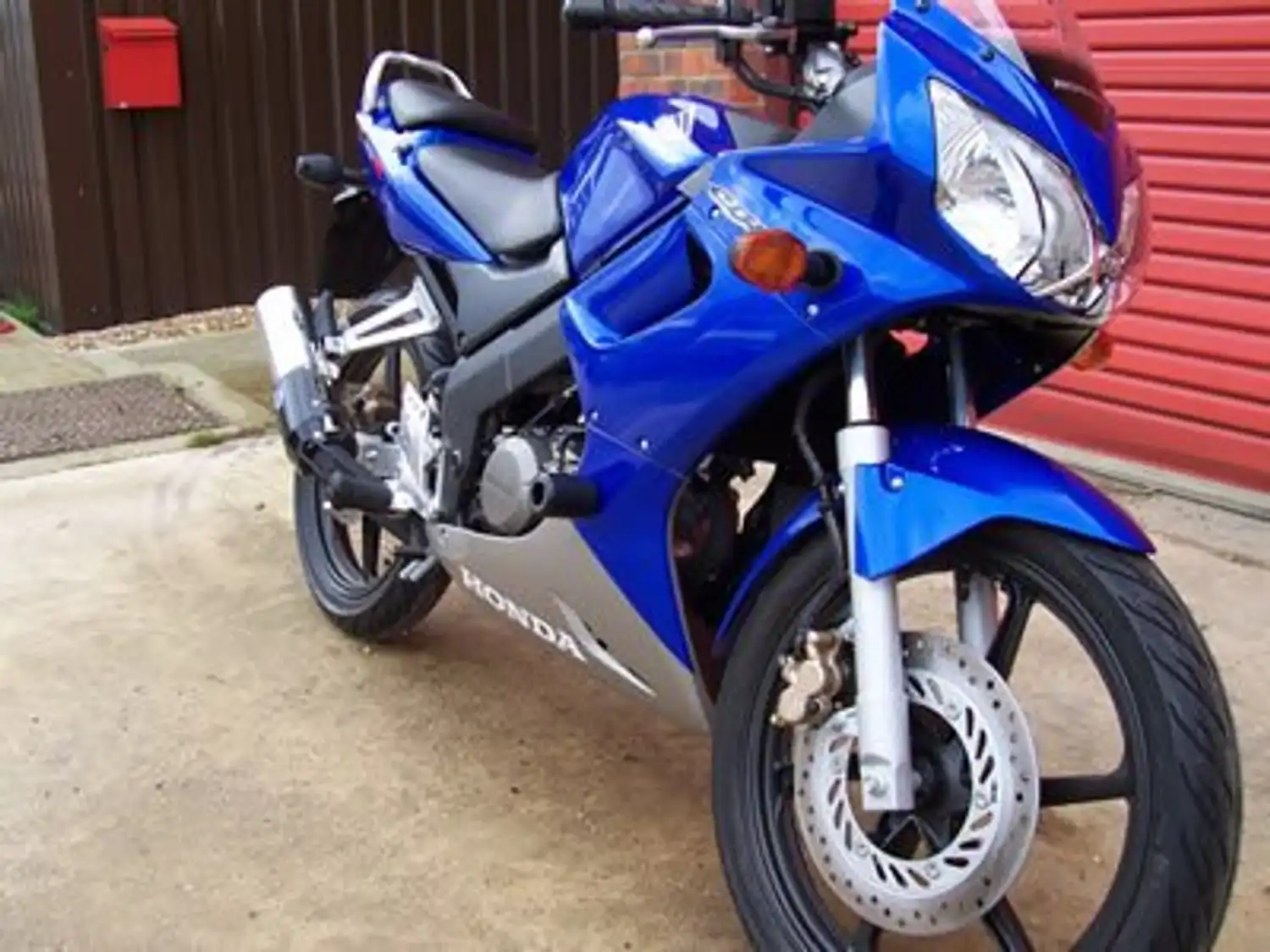 Honda cbr 125 r 2004 on sale